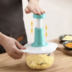 Manual press type vegetable cutter