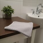 BRISTOL QUICK DRY HAND TOWEL - 450GSM - Image 3