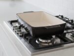 CAST IRON BAKING TRAY - 33 X 23CM - Image 2