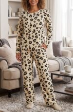 LADIES FLEECE PAJAMA SET - Image 4