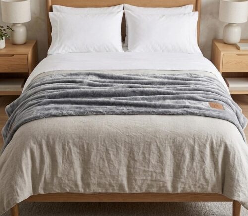 PIERRE CARDIN SUPER SOFT BUBBLE/FLANNEL THROW - 220 X 200 - Image 3