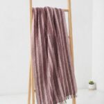 MULTI COLOUR NON-ABSORBING TOWEL W/FRILLS - 70 X 140CM  ASST