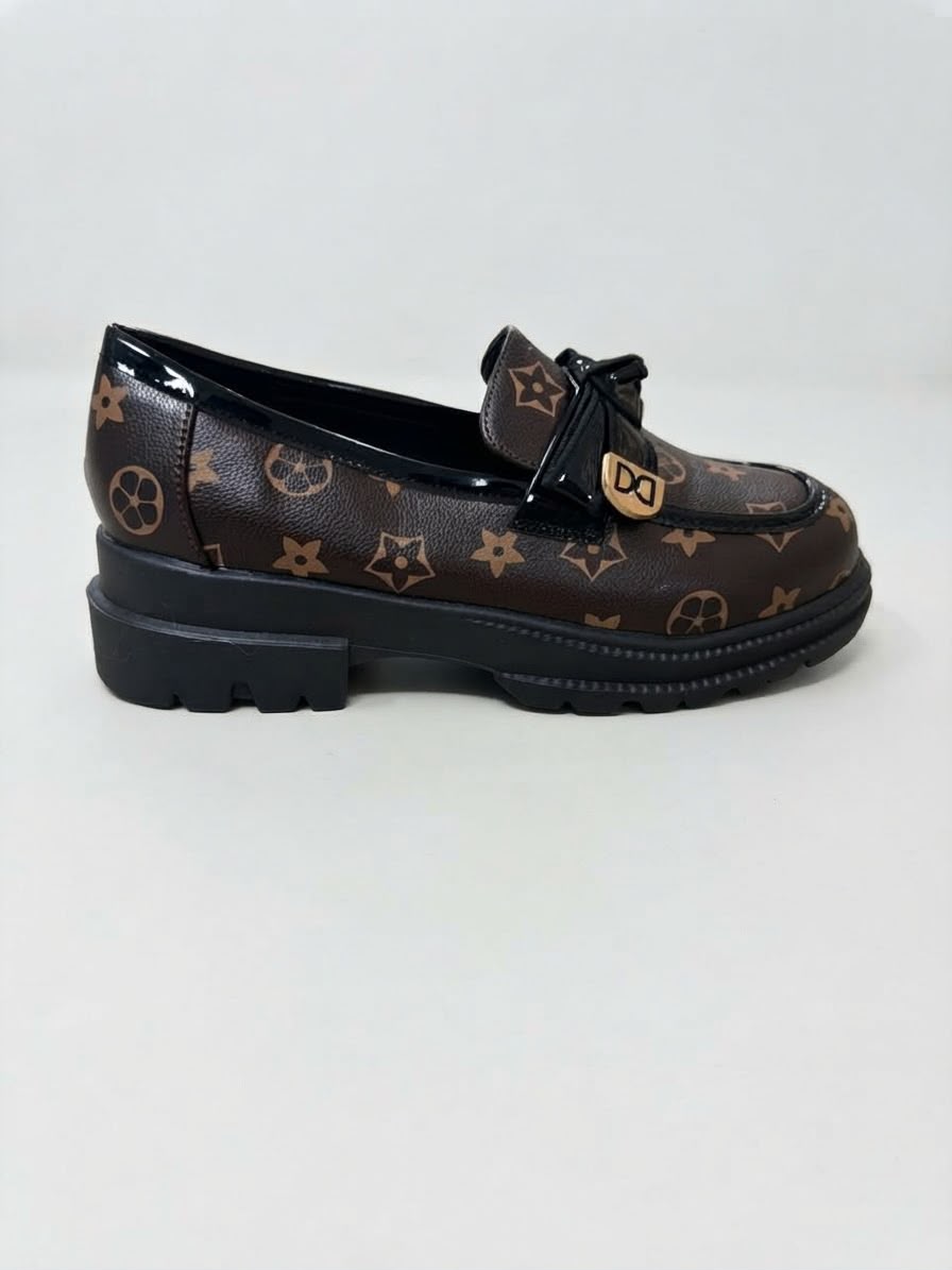 WhatsApp Image 2026-10-09 at 10.14.58 LADIES’ PATENT LOAFERS – CHUNKY SOLE WITH BOW & DD BADGE | SQUARE LIFE - Image 1