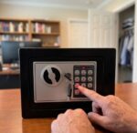 SECURITY SAFE BOX WITH KEYPAD & KEY LOCK - BATTERIES INCLUDED
